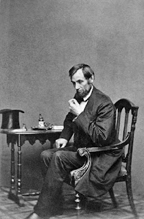 16. Amerika Birleşik Devletleri başkanı Abraham Lincoln, günümüzde klinik depresyon olarak tanımlanabilecek bir şekilde "melankoli" içerisindeydi