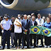 Grupo vindo da Polônia chega a Brasília em aviões da FAB