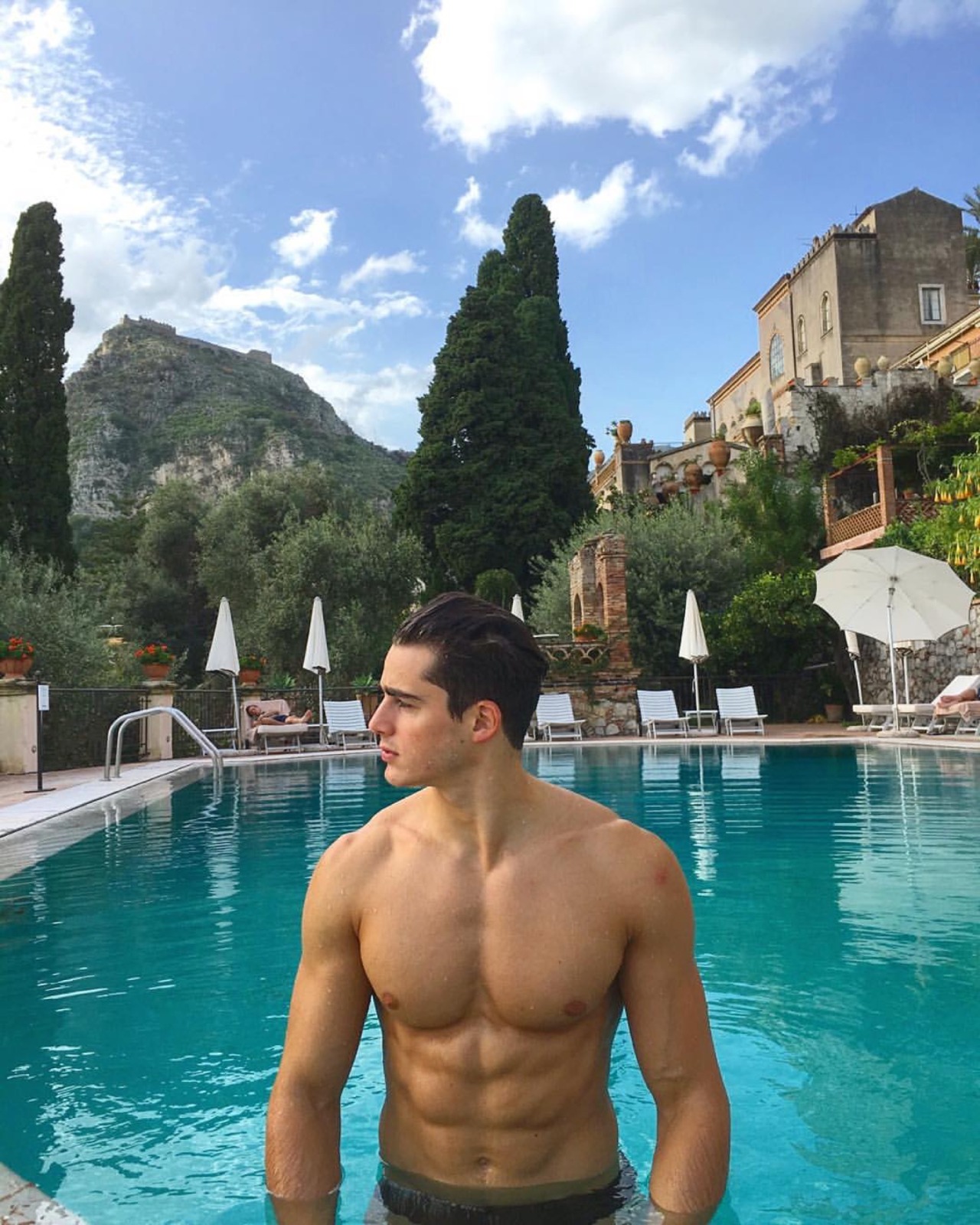 fit-shirtless-sexy-pool-guy-pietro-boselli-rich-hot-italian-man