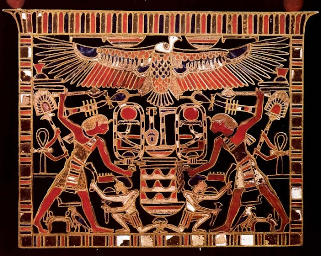Пектораль царевны Меререт Около 1840 до н. э. Золото, сердолик, лазурит, фаянс 7,9 х 10,5 см Египетский музей, Каир
