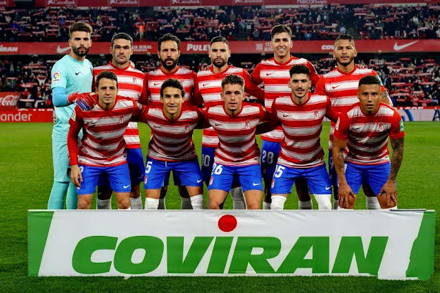 GRANADA C. F. Temporada 2020-21. Luis Maximiano, Jorge Molina, Germán, Antonio Puertas, Torrente, Luis Suárez. Santiago Arias, Luis Milla, Isma Ruiz, Carlos Neva, Darwin Machís. GRANADA C. F. 2 CLUB ATLÉTICO DE MADRID 1 Miércoles 22/12/2021, 19:00 horas. Campeonato de Liga de 1ª División, jornada 4 (partido aplazado). Granada, estadio Nuevo Los Cármenes: 13.304 espectadores. GOLES: 0-1: 2’, Joao Félix. 1-1: 17’, Darwin Machís. 2-1: 61’, Jorge Molina.