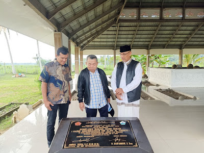 Fadhlullah, SE (Dekfad) dan Ir. Alimin Abdullah Mengunjungi Makam Habib Bugak