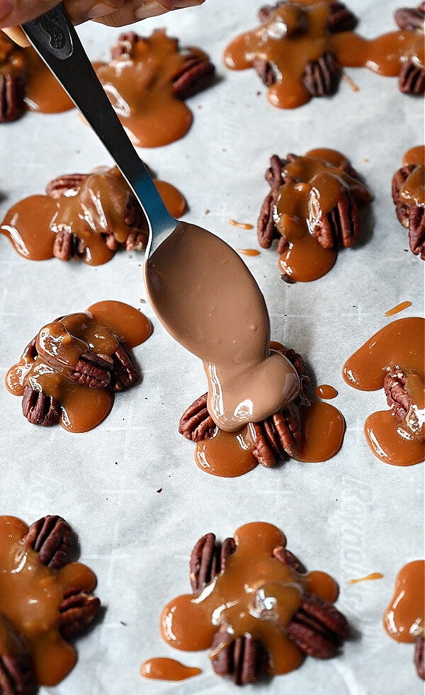 melted chocolate to cover the pecan turtles