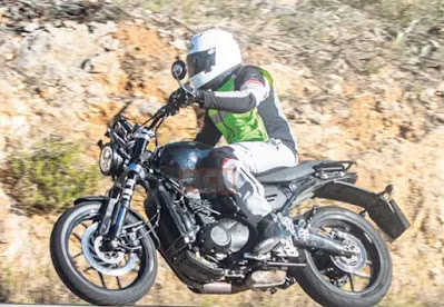 Bajaj-Triumph Motorcycle : बजाज-ट्रायम्फ मोटरसाइकिल टेस्ट में देखी गई