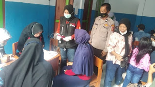 Sukseskan Program Vaksinasi, Polisi  Lakukan Monitoring Di Desa Maniis