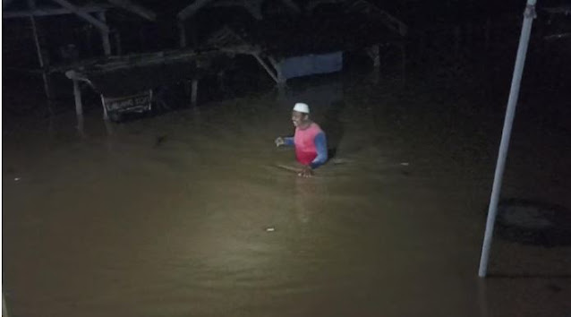 Curah hujan melanda 5 kecamatan di trenggalek, pasar ngrayung terendam 1,5 meter