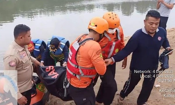 Tim SAR Gabungan Temukan Dua Kakak Beradik yang Hanyut di Sungai Kampar, Satu Lagi Masih Dicari