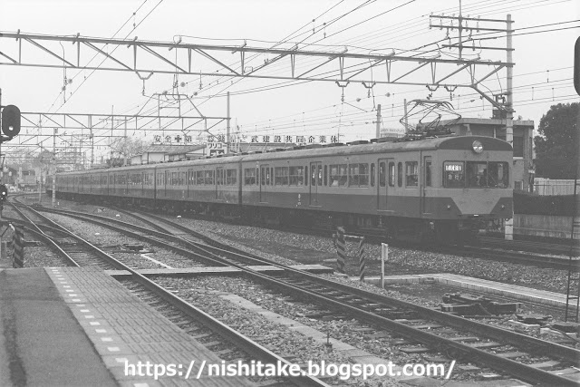 西武赤電451系479Fによる急行西武新宿行き。　東村山　1981.12.31