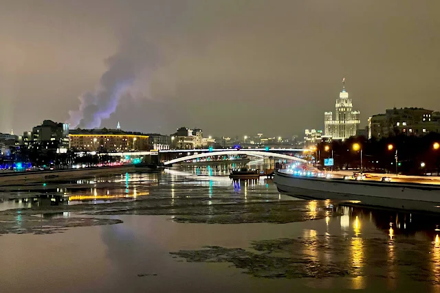 вид с Новоспасского моста, Космодамианская набережная, Москва-река, Большой Краснохолмский мост, Краснохолмская набережная