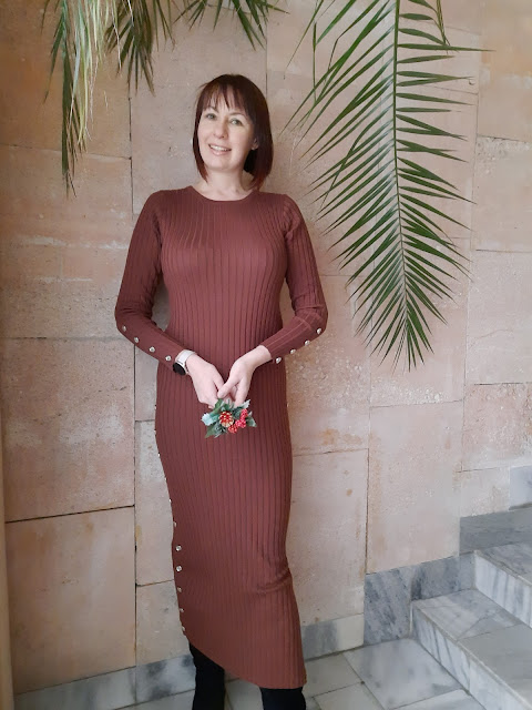 https://femmeluxe.co.uk/chocolate-ribbed-long-sleeve-button-detail-bodycon-midi-dress-karina