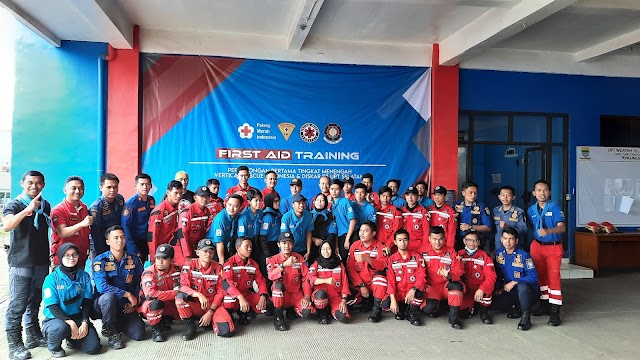 Pelatihan Pertolongan Pertama Tingkat Menengah Vertical Rescue Indonesia - Diskar PB Kota Bandung - KSR PMI Kota Bandung