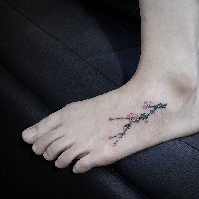 17 inspirações para tatuagens femininas nos pés