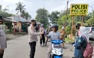 Kapolsek Bersama Tim Gugus Tugas Ciampel Laksanakan Ops Yustisi Disiplin Prokes