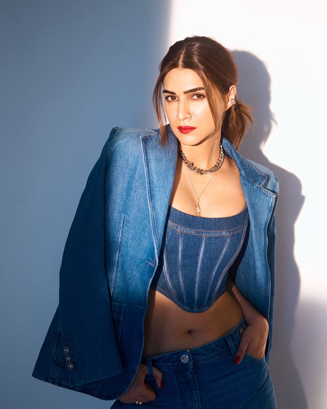 Kriti Sanon Flaunts Her Beautiful Navel in a Denim Corset