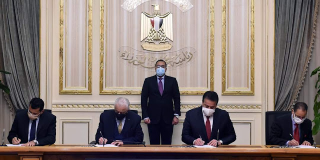رئيس الوزراء يشهد مراسم توقيع 3 بروتوكولات تعاون لنشر الثقافة والتوعية بالأنشطة المالية غير المصرفية