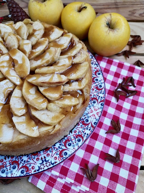 Tarta de manzana laminada. Postre, fruta, de temporada, de aprovechamiento. Receta fácil, sana, rica, rápida, con horno, Cuca