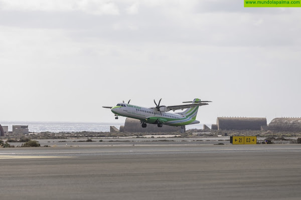 Binter cancela su operativa en La Palma por presencia de ceniza en el aeropuerto