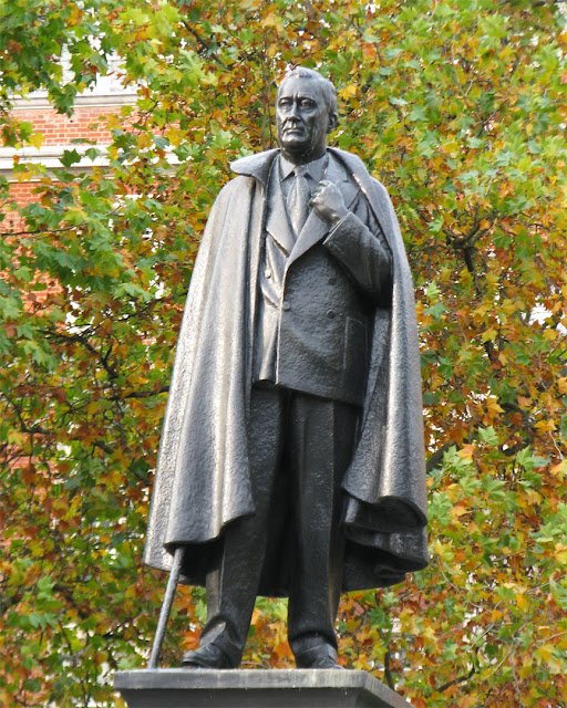 Franklin Delano Roosevelt statue by William Reid Dick, Grosvenor Square, London