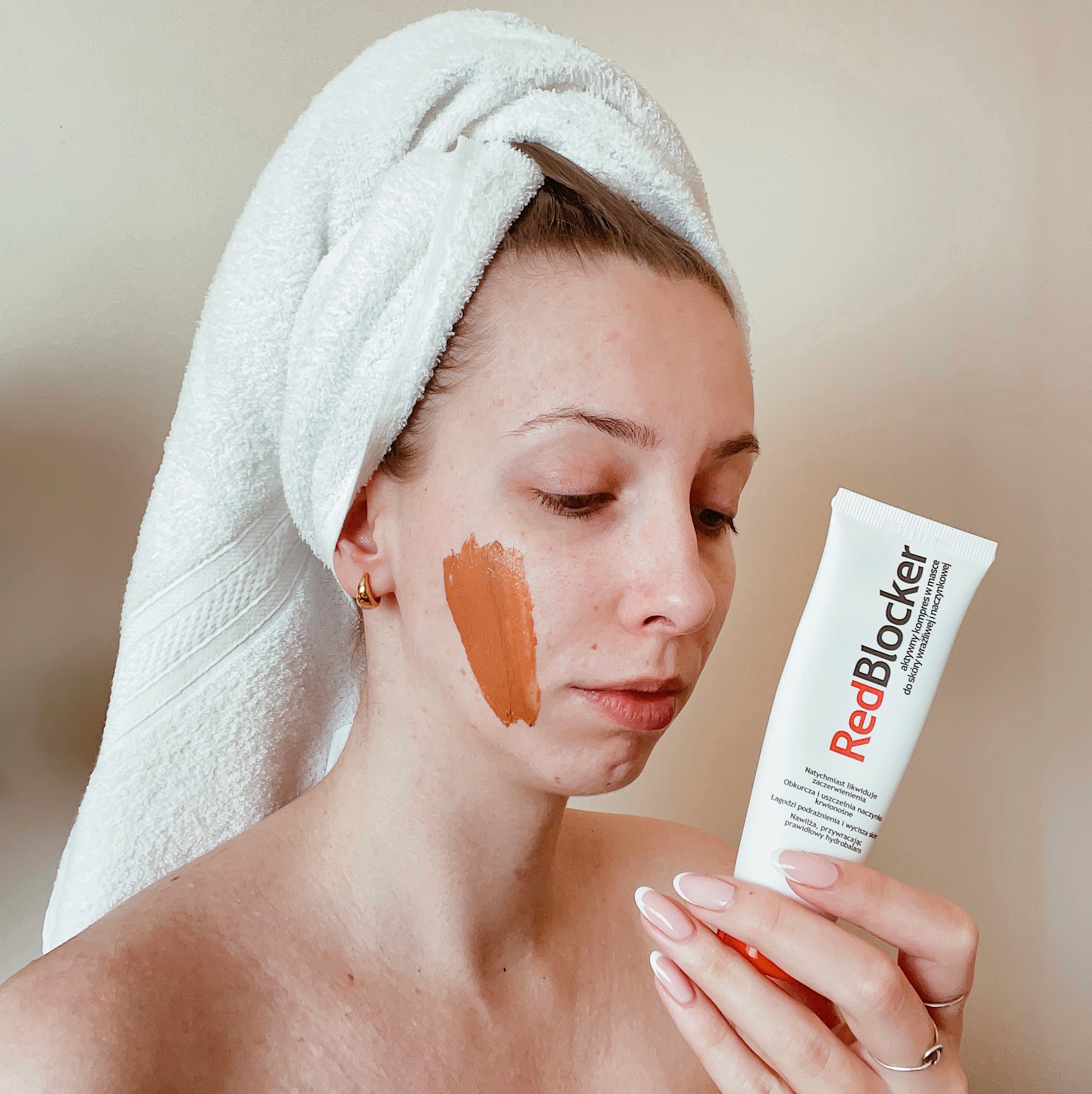 Ukojenie skóry podczas alergii - RedBlocker aktywny kompres w masce do skóry wrażliwej i naczynkowej 