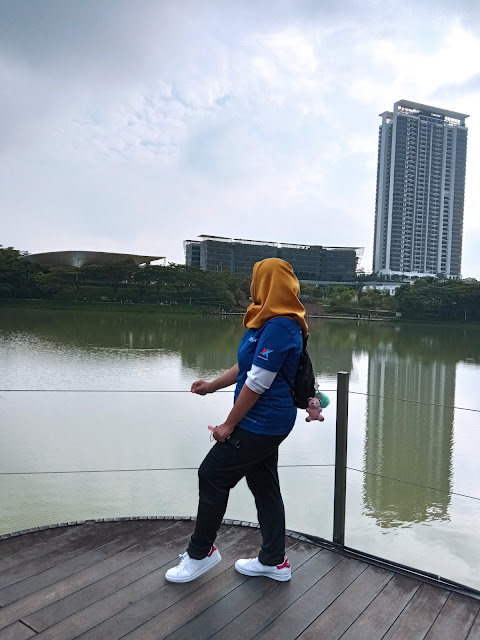 sheisfarahain di emerald lake sunway iskandar