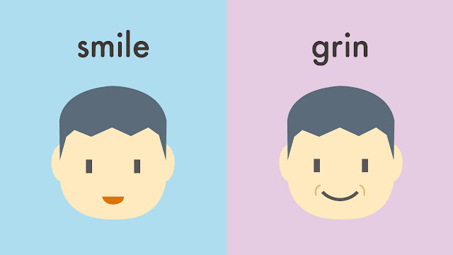 smile と grin の違い