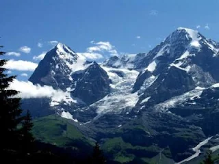 スイスの山の写真