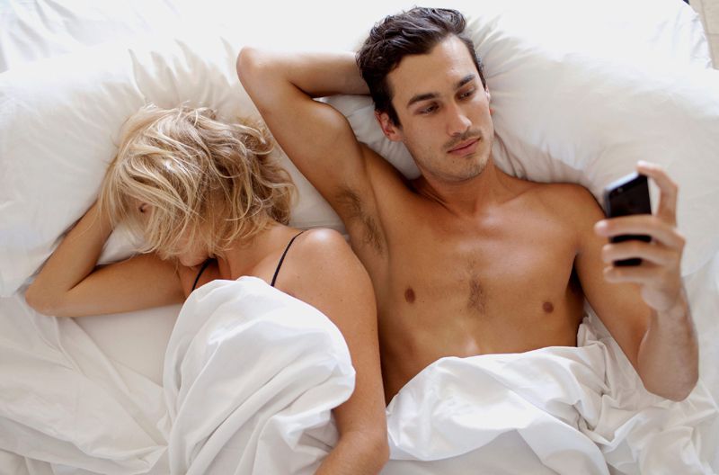 14 Things You Should Avoid Doing in Bed