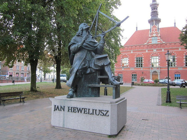 Статуя Иоганна Гевелия в Гданьске, Польша