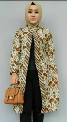 Model baju batik kombinasi kain polos untuk wanita