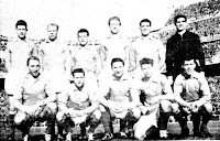 SELECCIÓN DE PAÍSES BAJOS. Temporada 1956-57. Henk Angenent, Tinus Bosselaar, Tonny Van der Linden, Coen Moulijn, Faas Wilkes, Frans de Munck. Cor Van der Hart, Jan Notermans, Roel Wiersma, Kees Kuys. Jan Klaessens. SELECCIÓN DE ESPAÑA 5 SELECCIÓN DE PAÍSES BAJOS 1 Miércoles 30/01/1957, 16:00 horas. Partido amistoso. Madrid, estadio Santiago Bernabéu