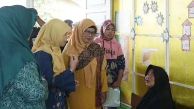 Bajumpo Andiang, Bupati Safaruddin Dorong Akselerasi Pelayanan KTP hingga Serahkan Bantuan Bibit Durian dan Alpukat