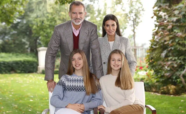 Princess Leonor wore a beige Arzu sweater by Designers Society. Infanta Sofia wore a jacquard sweater by Yerse. Queen Letizia wore a coat