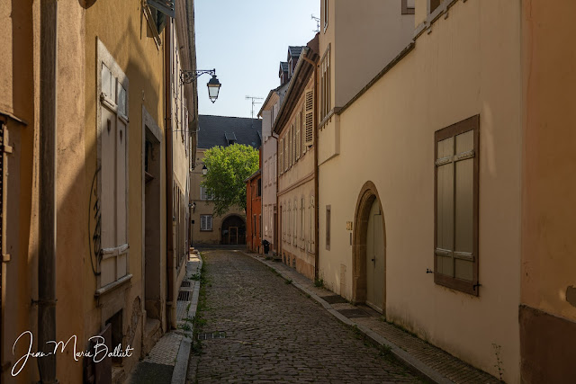 r de l'Anc. Poste… perspective en direction de la r Berthe Molly.