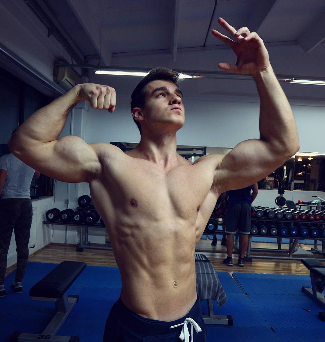 sexy-barechest-gym-guy-straight-pride-pose