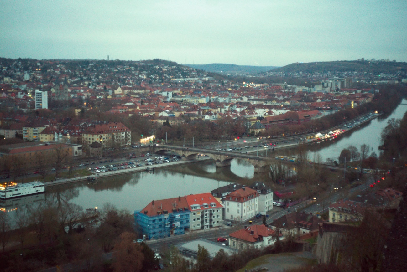 Zum Tagesabschluss — Bild des Tages #170 — Würzburg von der Festung Marienberg aus gesehen