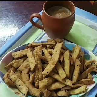 आटे की खस्ता नमक पारे। crispy atta namkeen pare recipe in Hindi।