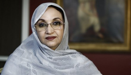 La abogada de Aminetu Haidar denuncia que la denegación del permiso de residencia es una decisión política