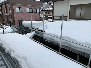 隣の雪崩の雪がくっついてしまった