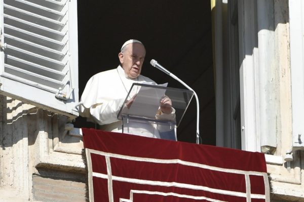 “Machucar uma mulher é insultar a Deus”, diz papa em missa de Ano-Novo