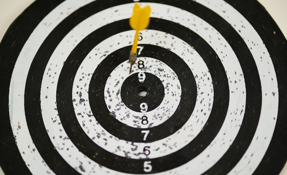 Image of a dart near the centre of a target in blog post of "How to save money."
