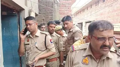 वाराणसी जिले में आज दोपहर टोटो चालक ने फांसी लगाकर की खुदकुशी, मौके पर पहुंची पुलिस कर रही है जांच, घर में मचा कोहराम...