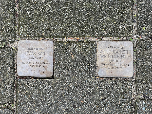 Struikelstenen Izaak Kan en Antje Jeanette van Blijdenstijn, Zypendaalseweg, Arnhem