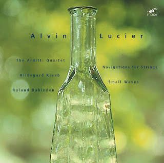 Alvin Lucier, Navigations for Strings / Small Waves