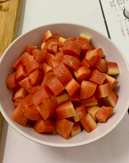 Bowl of chopped red carrots