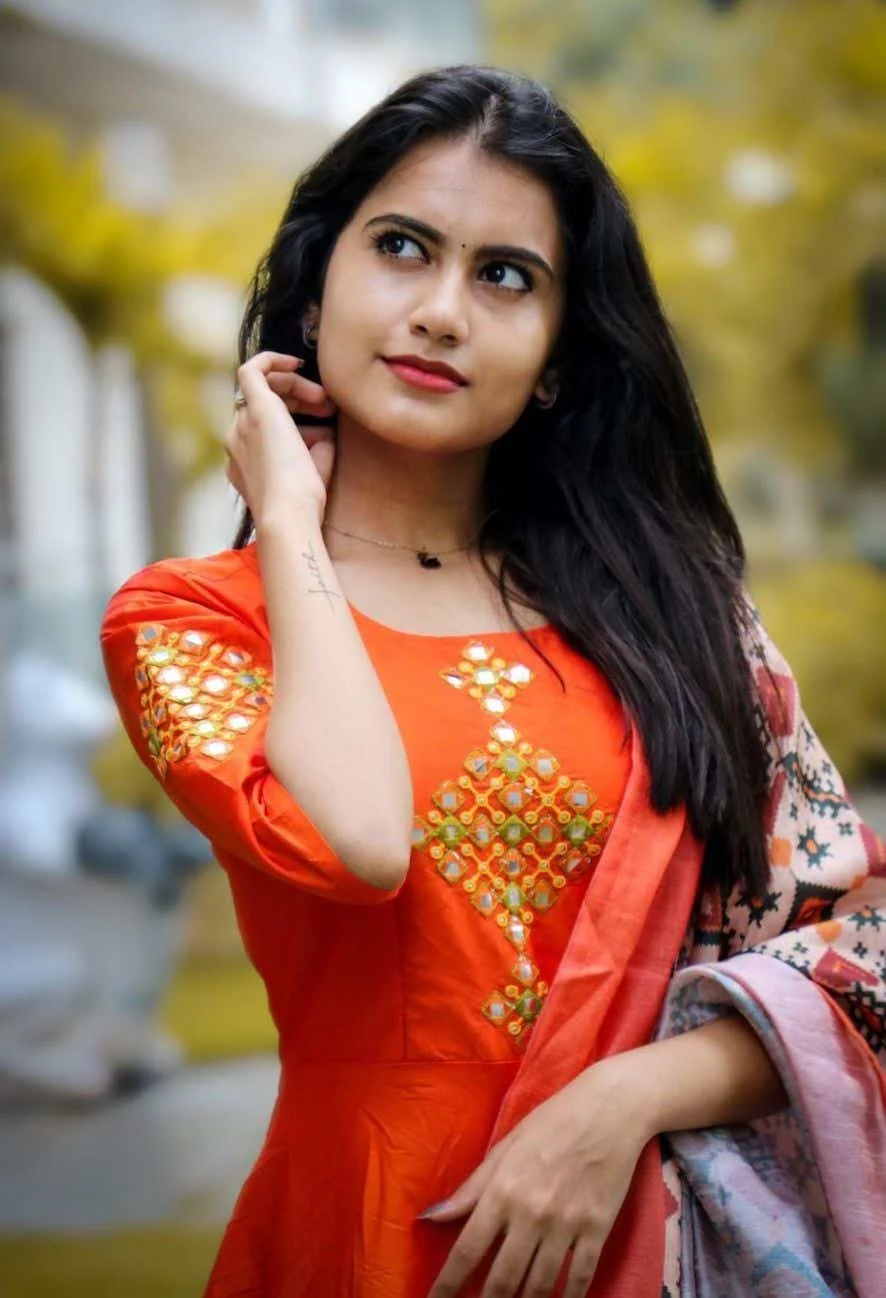 bunny-vox-latest-beautiful-images-in-red-suit