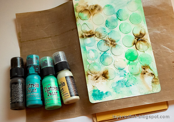 Layers of ink - Hearts Mixed Media Art Journal Page Tutorial by Anna-Karin Evaldsson.