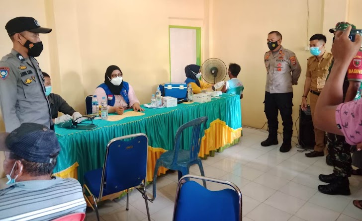 Inila Giat Bhabinkamtibmas Bersama Babinsa Rutinitas Memantau Jalannya Vaksinasi Di Wilayahnya