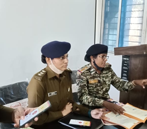 कोण्डागांव पुलिस ने "शासकीय नर्सिंग स्कूल एवं छात्रावास" में किया "अभिव्यक्ति" ऐप का प्रचार प्रसार
