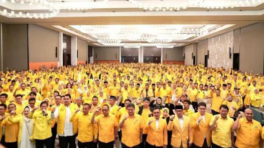 Bila PAN Ikut Langkah PPP, Golkar Otomatis "Yatim"