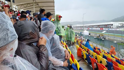 Sudah Bayar Mahal Pawang Hujan, Gelaran MotoGP Mandalika Tetap Diguyur Hujan Lebat
